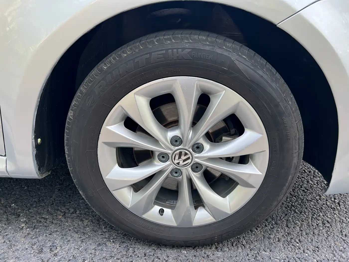 Volkswagen Lavida 2011 1.6L Automatic Pinxuan Edition фото 31