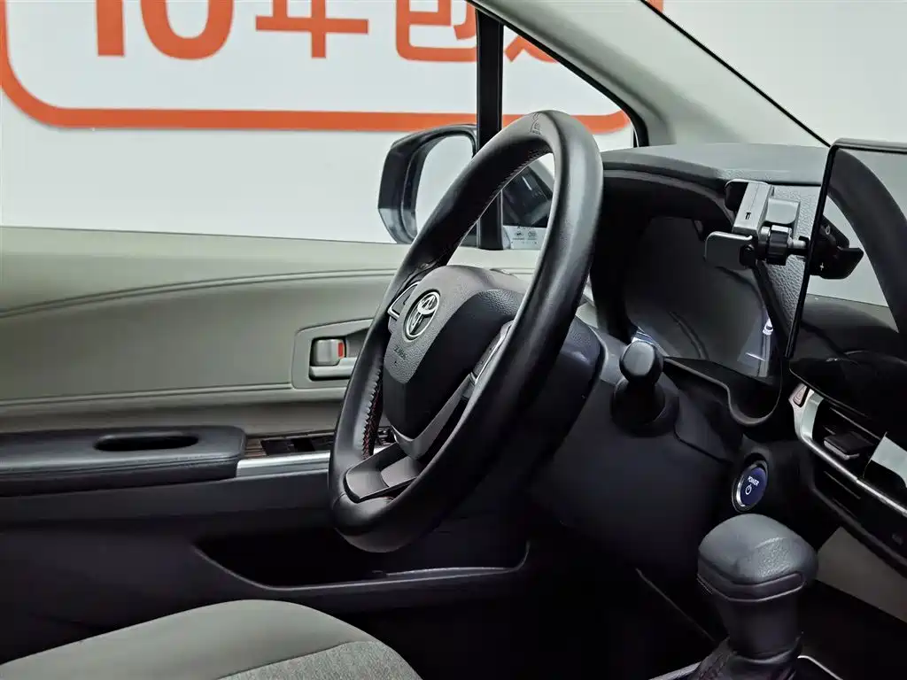 Toyota Sienna 2023 2.5L Hybrid Comfort Edition фото 22