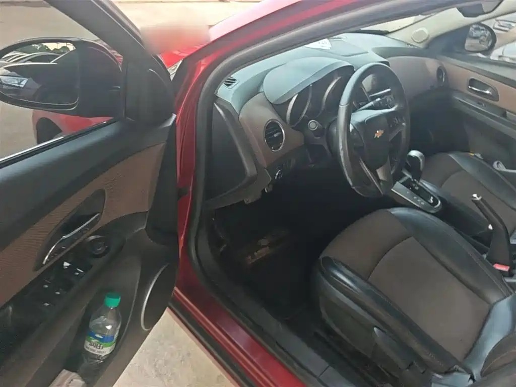 Chevrolet Cruze 2013 Hatchback 1.6L Automatic Luxury фото 16