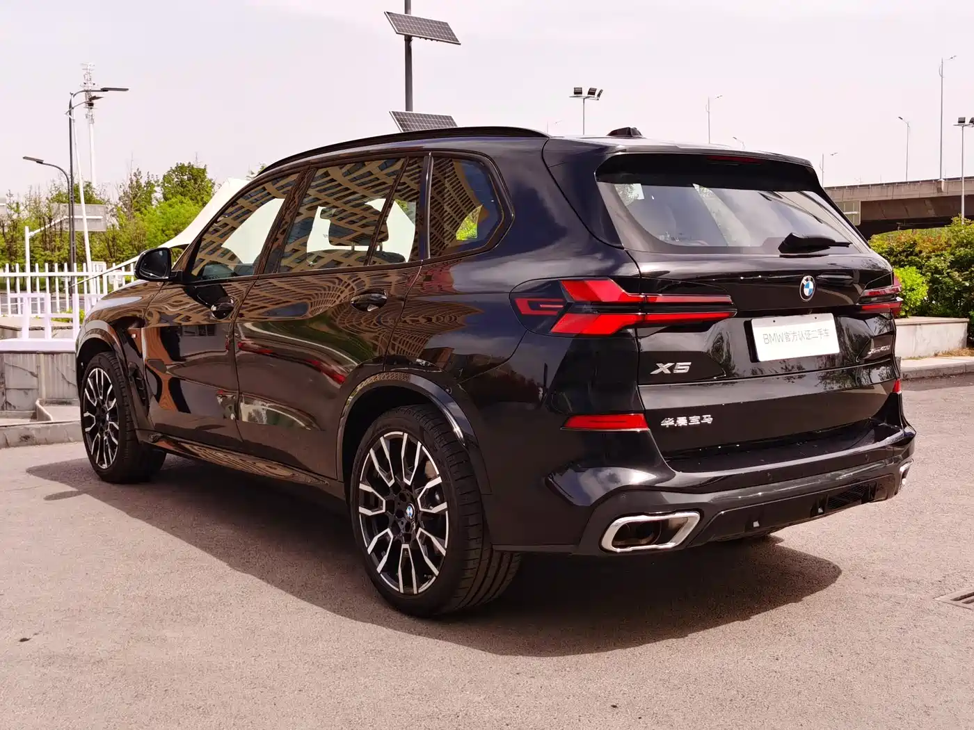 BMW X5 2025 Model xDrive 40Li M Sport Blackout Package фото 7