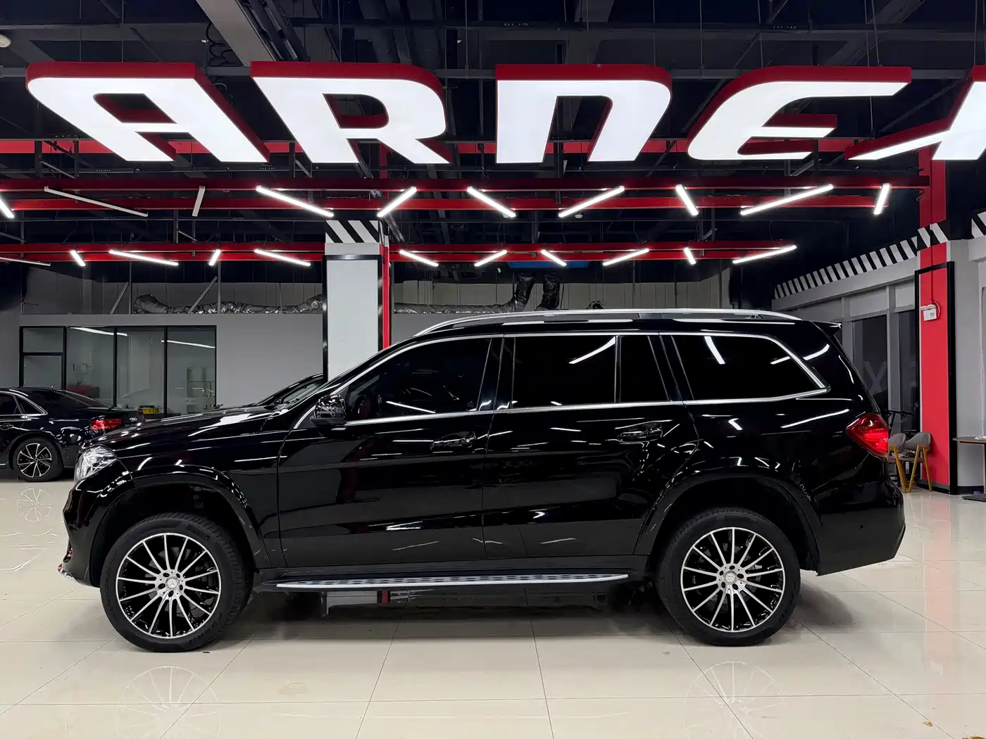 Photo 7 - Mercedes-Benz GLS
