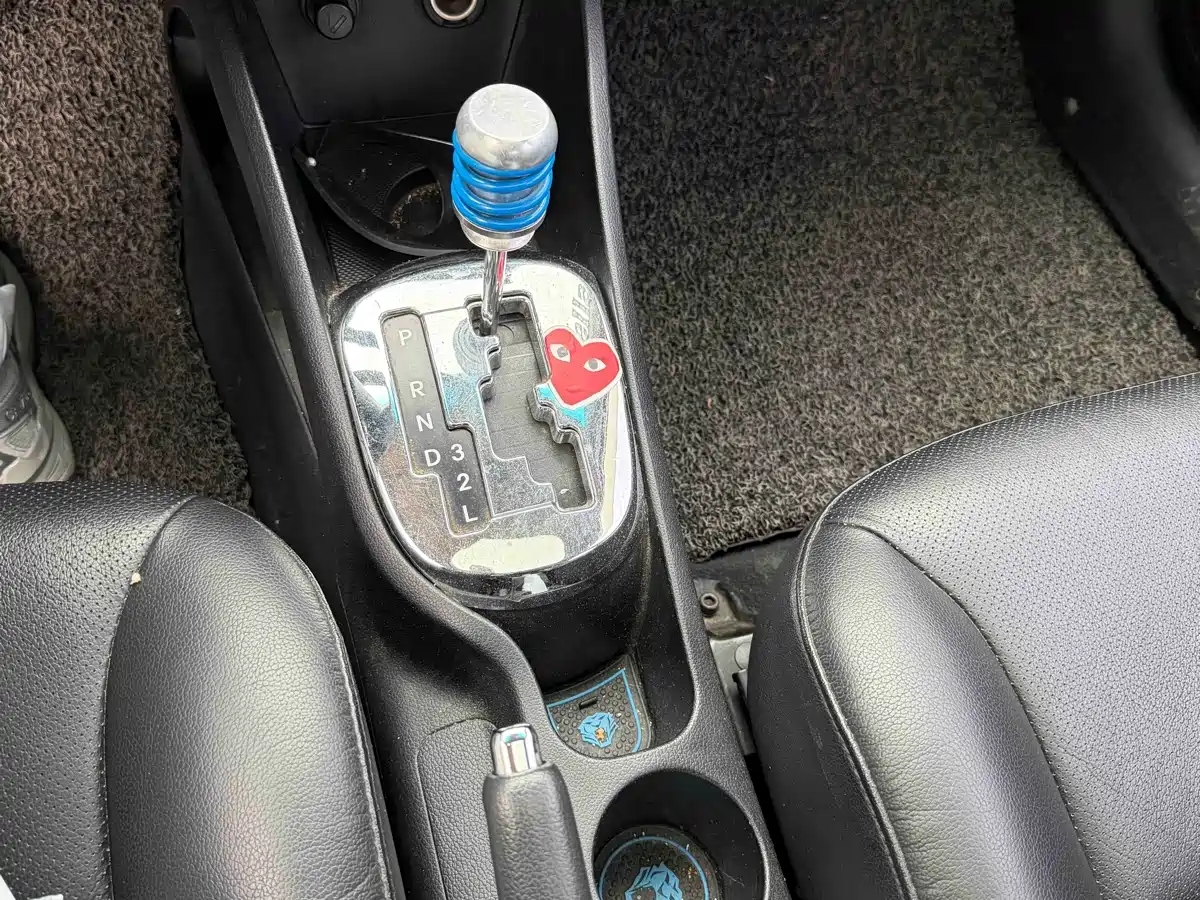 Kia K2 2012 Hatchback 1.6L AT Premium Commemorative Edition фото 3