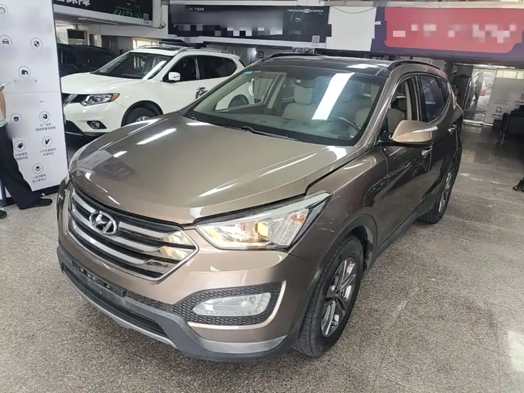 Фото 1 - Hyundai Santa Fe