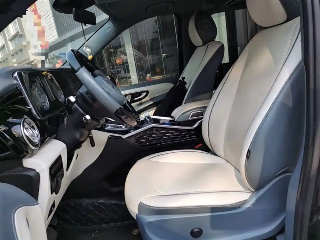 Mercedes-Benz Vito 2023 2.0T Business 7-Seater фото 22