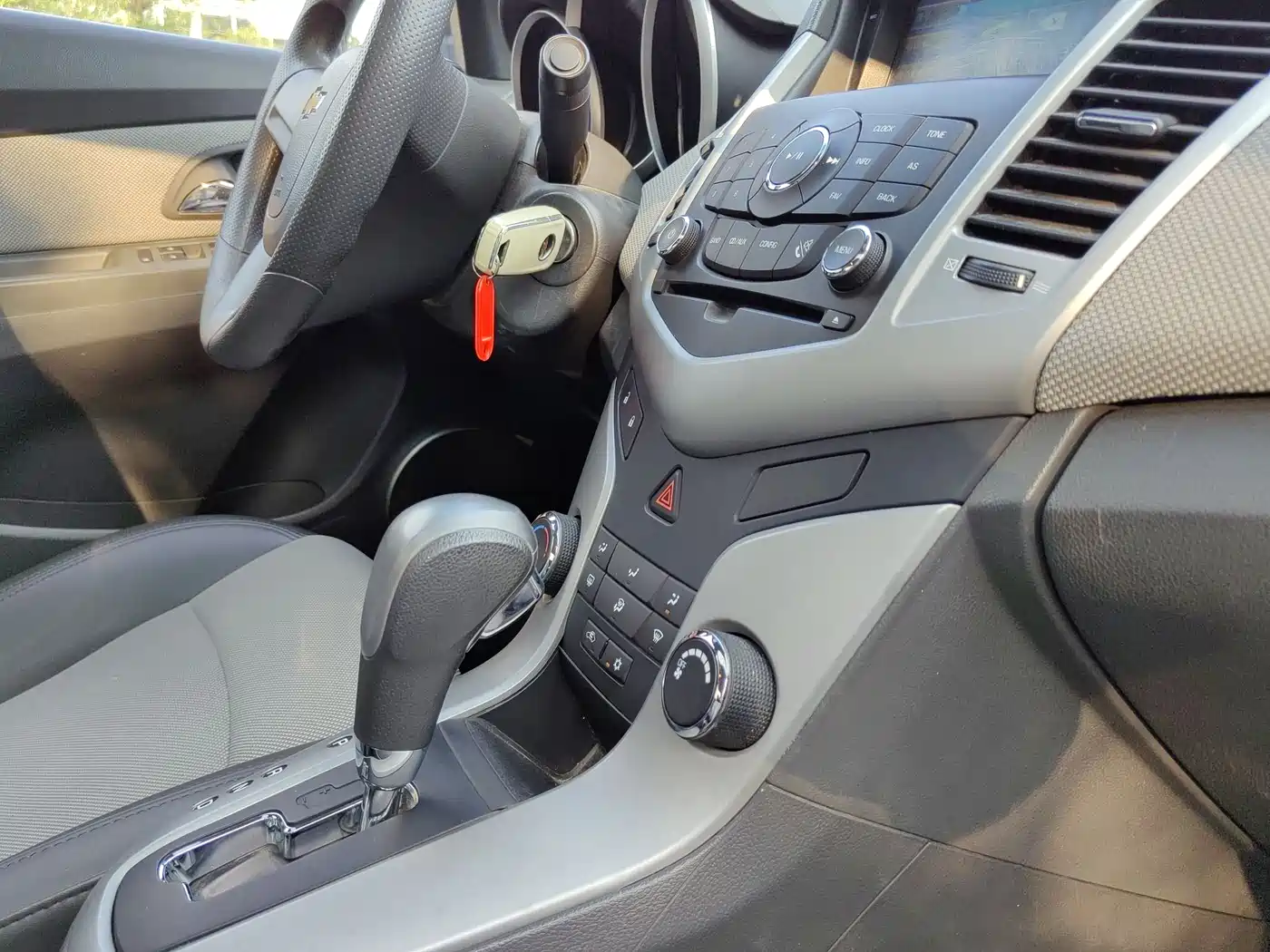 Chevrolet Cruze 2013 Model 1.6L SE AT фото 18