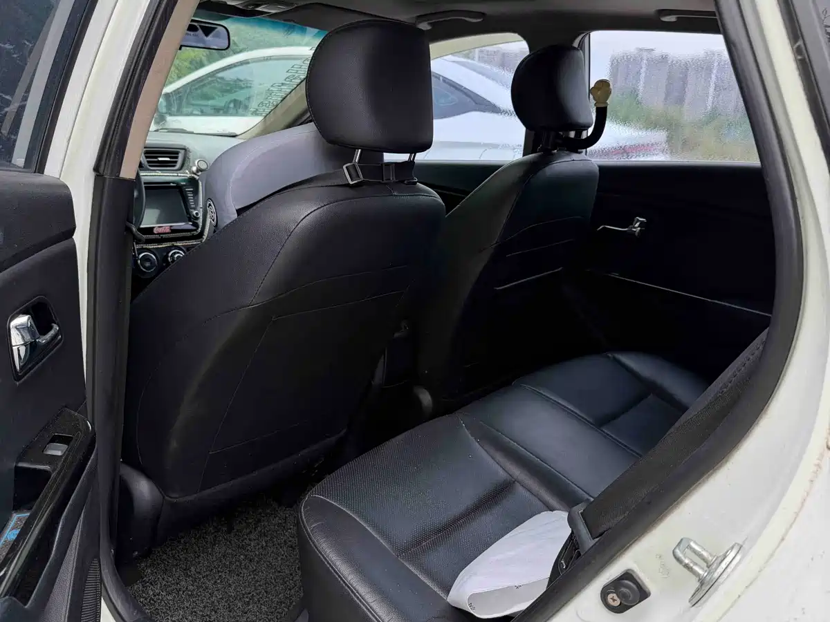 Kia K2 2012 Hatchback 1.6L AT Premium Commemorative Edition фото 7