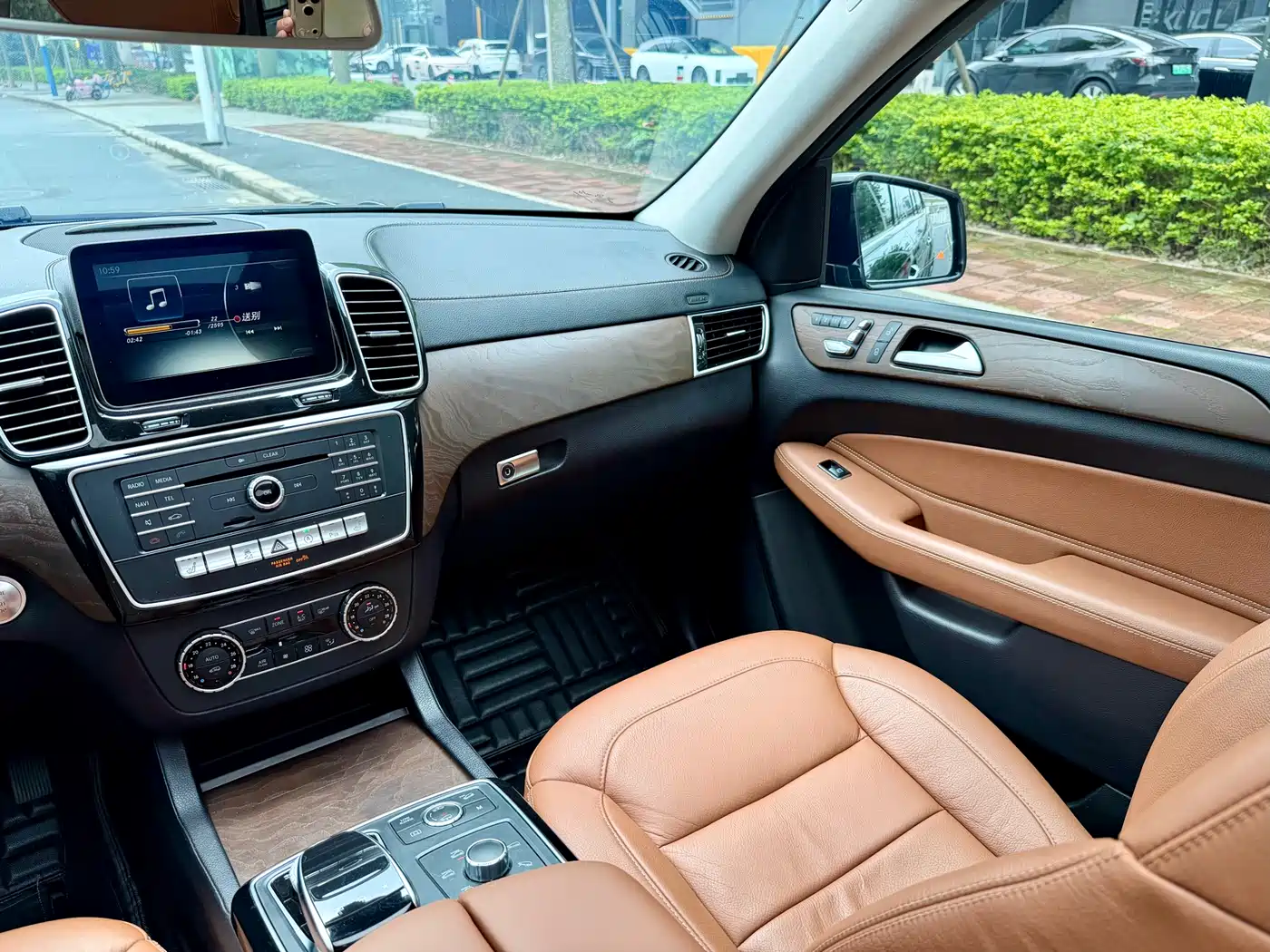 Mercedes-Benz GLS 2016 GLS 400 4MATIC Luxury фото 24