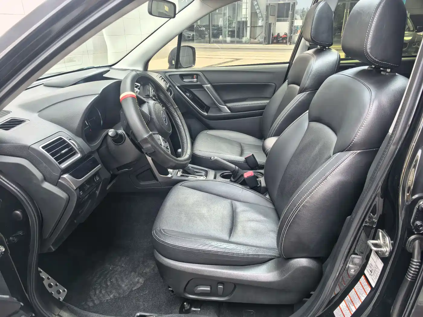 Subaru Forester 2016 2.5i Prestige Navigation Edition фото 4