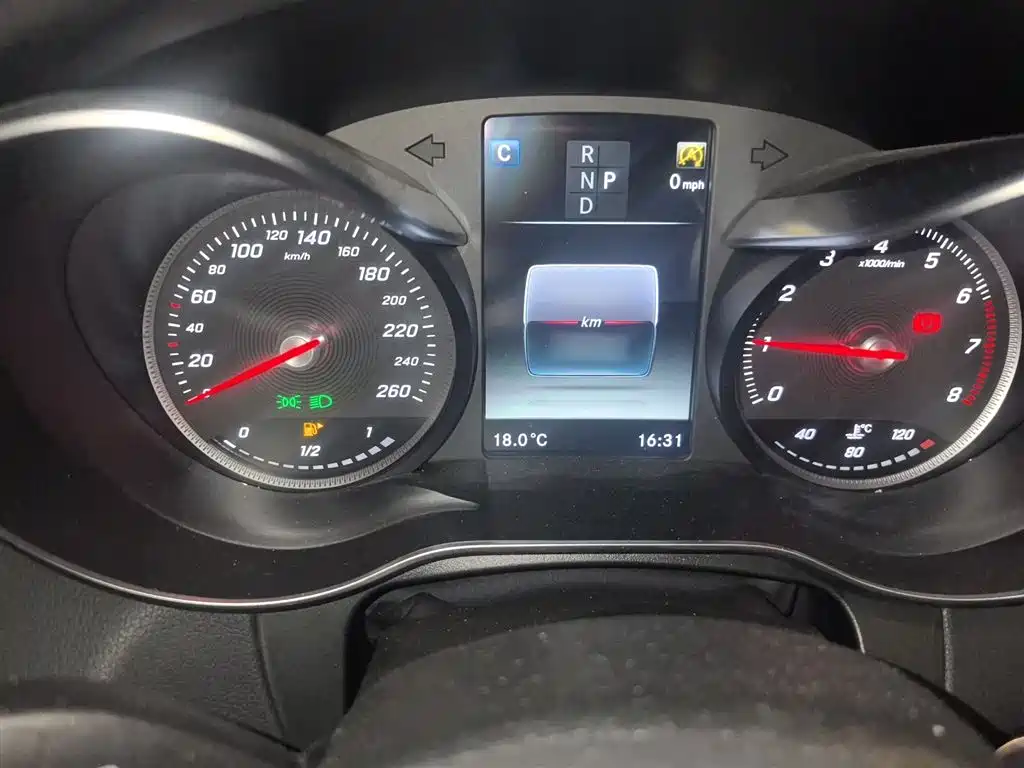 Mercedes-Benz GLC 2016 GLC 300 4MATIC Dynamic фото 4