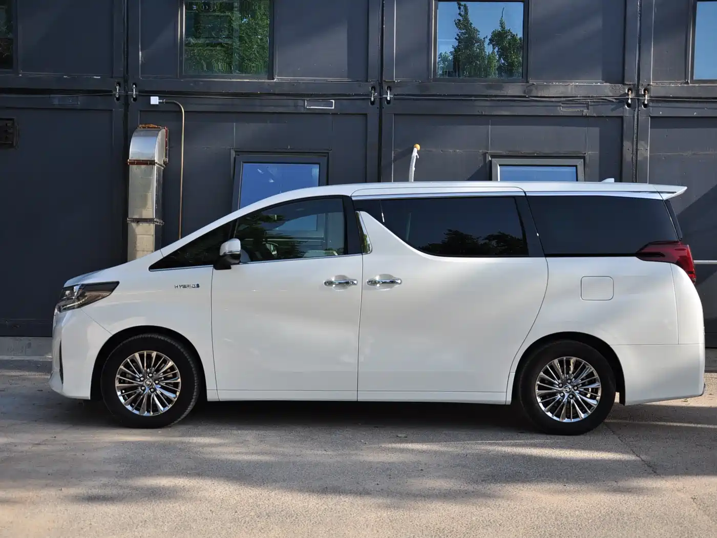 Toyota Alphard 2020 Hybrid 2.5L Premium Edition фото 5