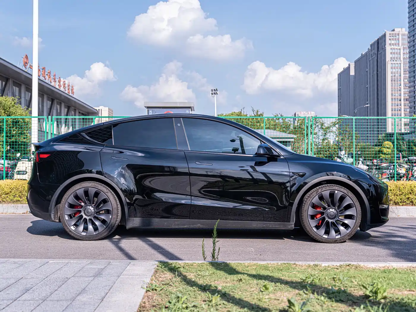 Photo 7 - Tesla Model Y