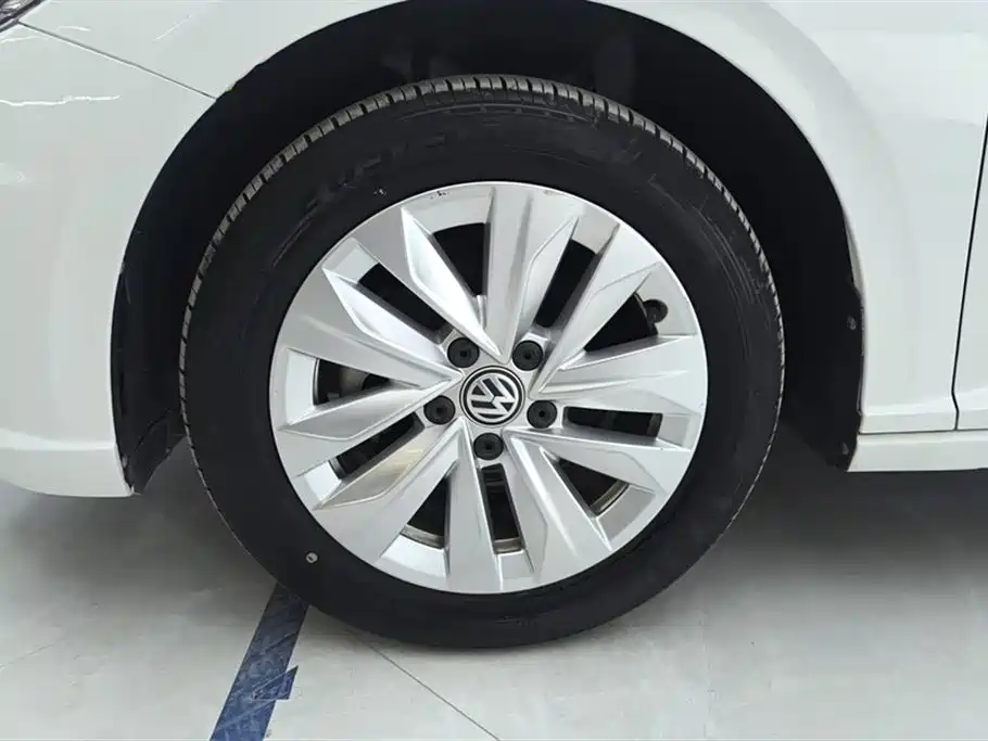 Volkswagen Lavida 2018 Hatchback 200TSI DSG Comfort Edition China V фото 6