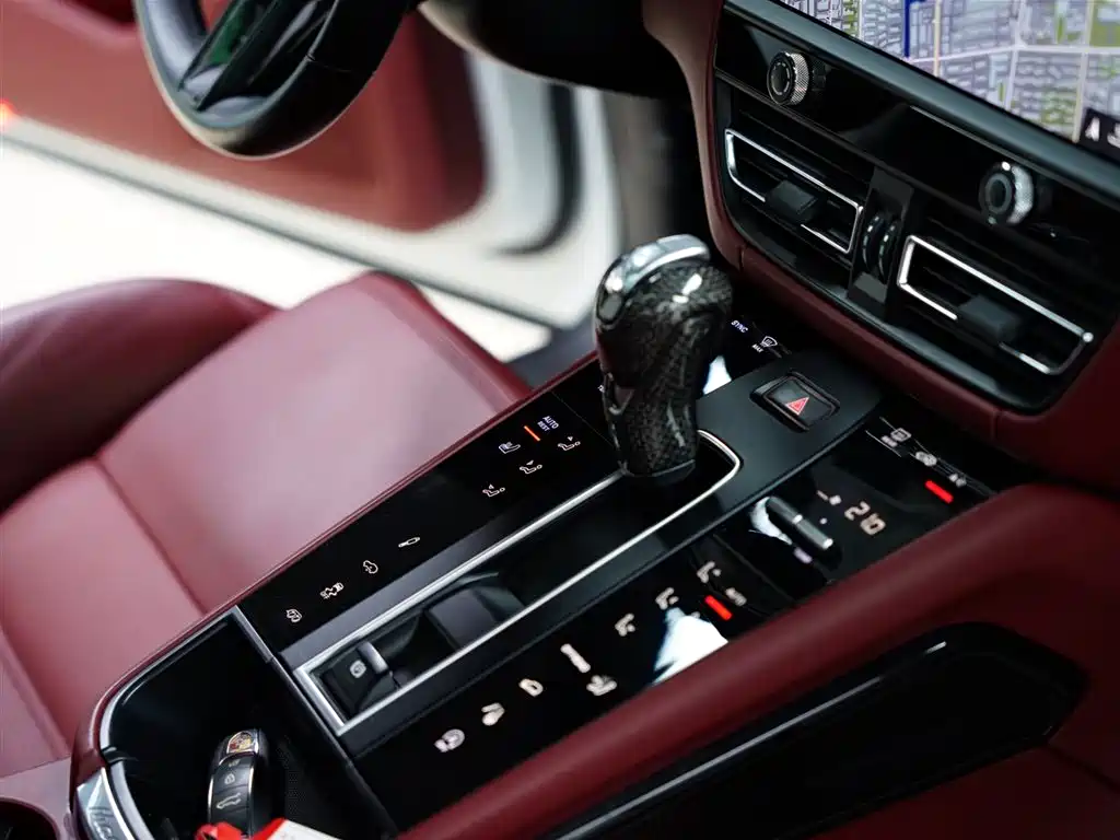 Porsche Macan 2023 Macan GTS 2.9T фото 46