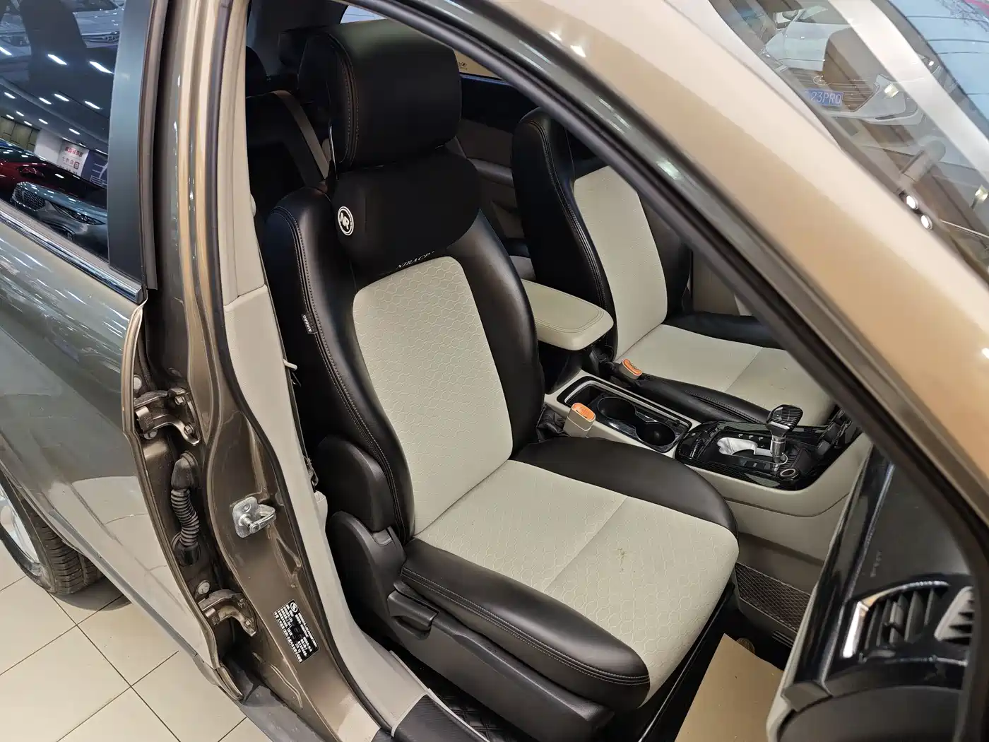 Chevrolet Captiva 2017 2.4L 2WD Urban Edition 5-Seater фото 30