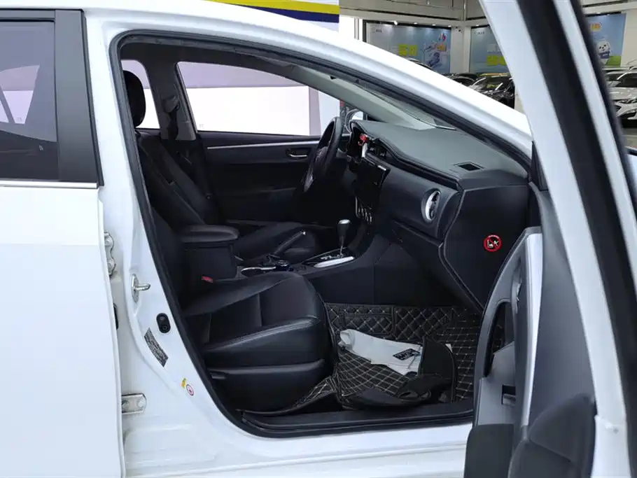 Toyota Corolla 2017 Facelift 1.2T S-CVT GL фото 8