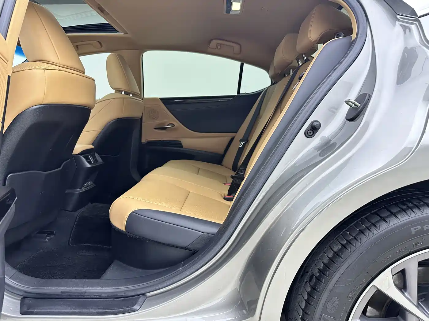 Lexus ES 2022 300h Excellence Edition фото 3