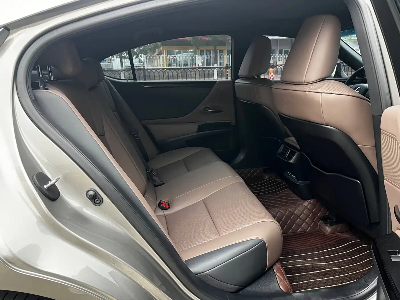 Lexus ES 2022 200 Excellence Edition фото 10