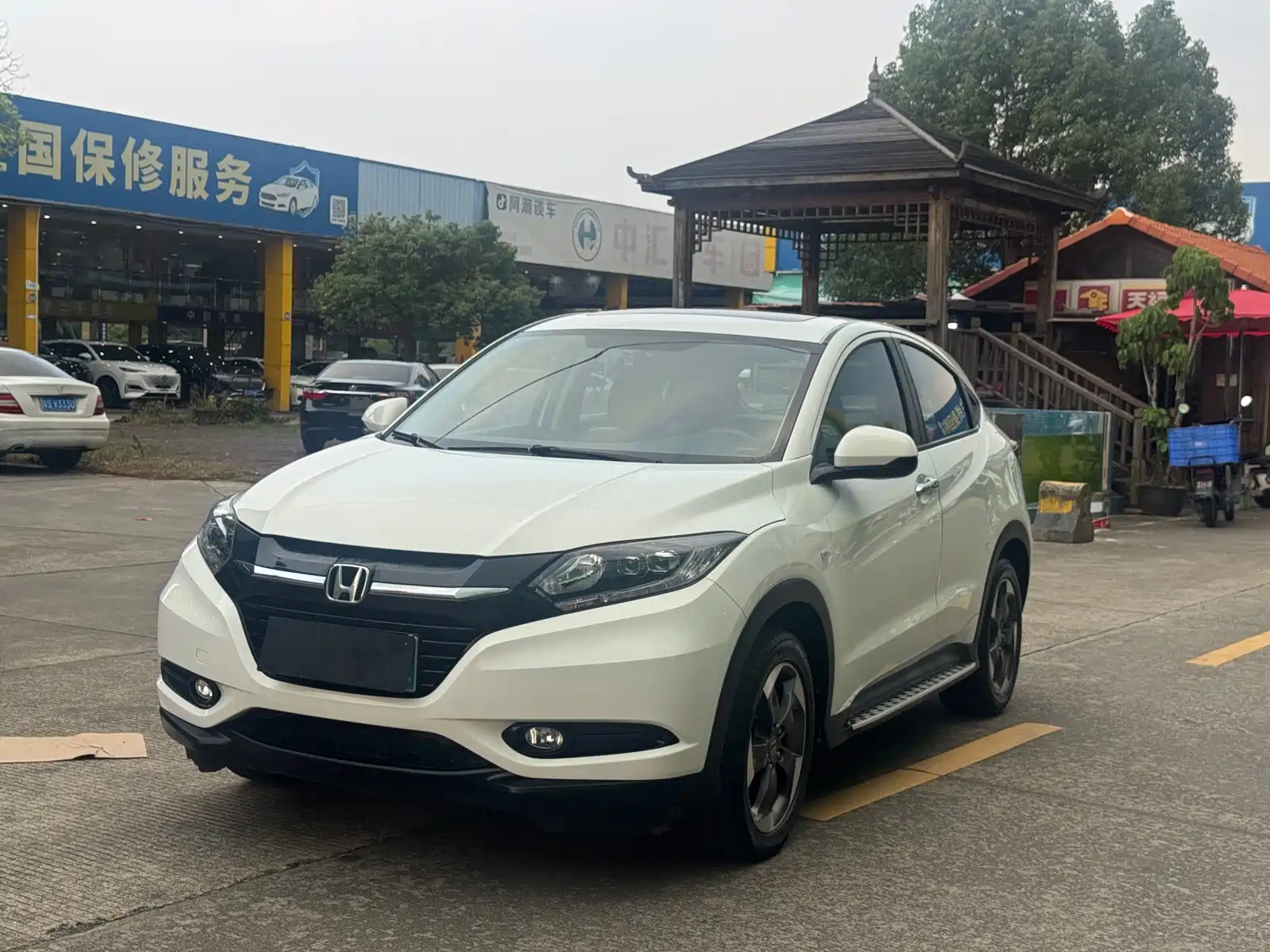 Photo 1 - Honda Vezel