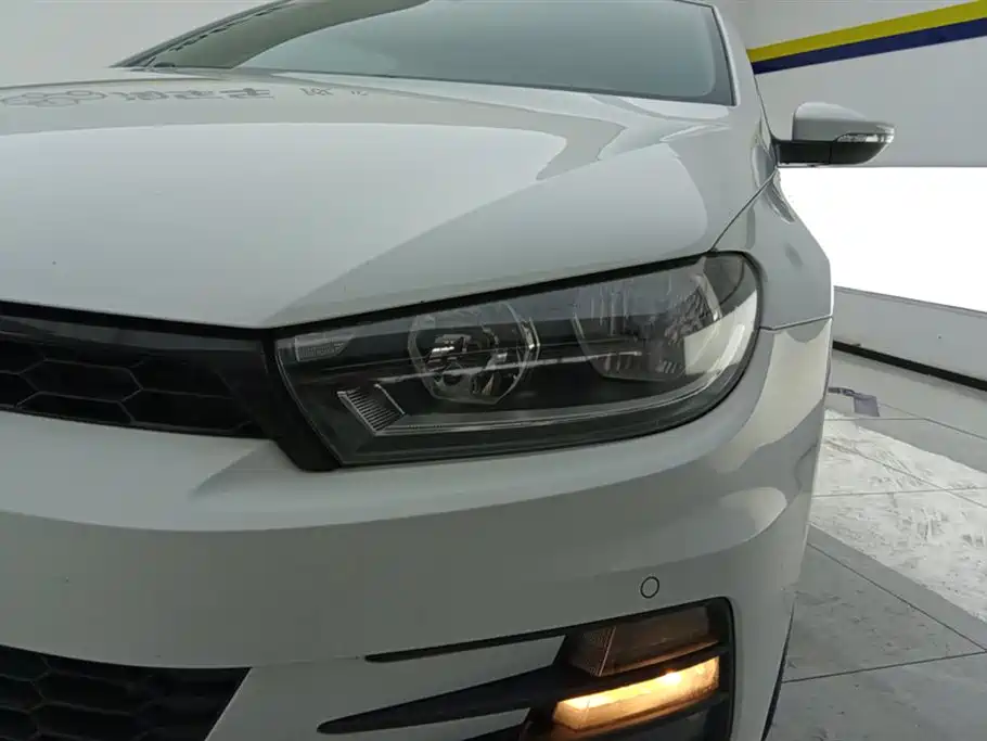 Volkswagen Scirocco 2015 1.4TSI Trend Edition фото 5