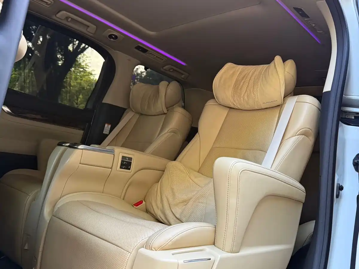 Toyota Alphard 2021 Hybrid 2.5L Luxury фото 4