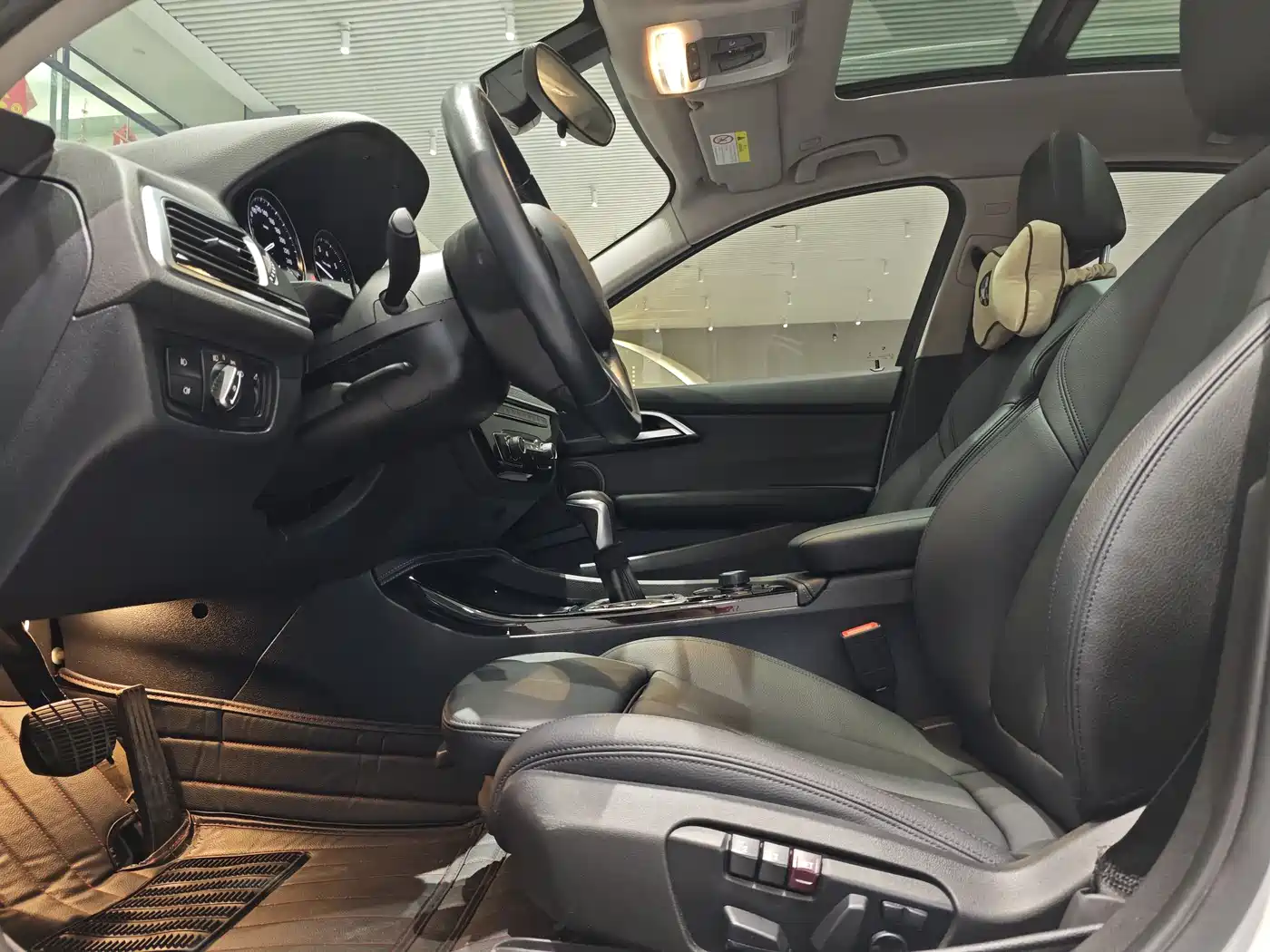 BMW 1 Series 2017 118i Sport фото 23