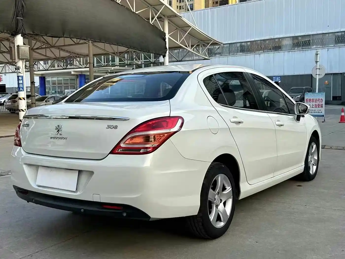 Peugeot 308 2013 Model 1.6L Automatic Superior Style фото 7