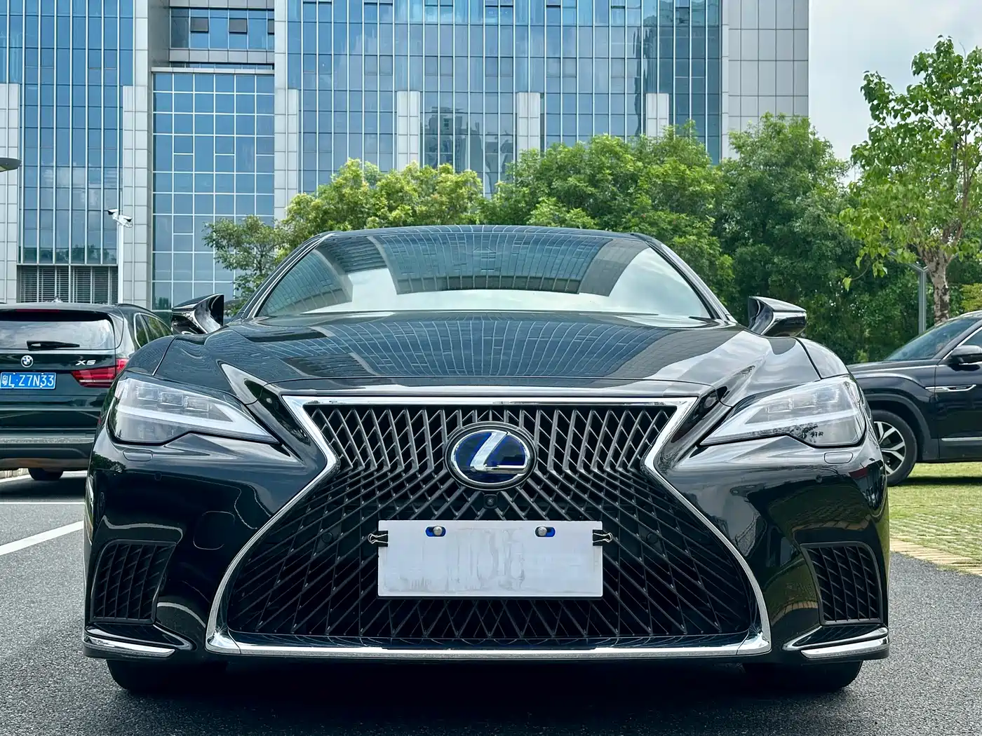 Lexus LS 2021 500h Premium Edition фото 2