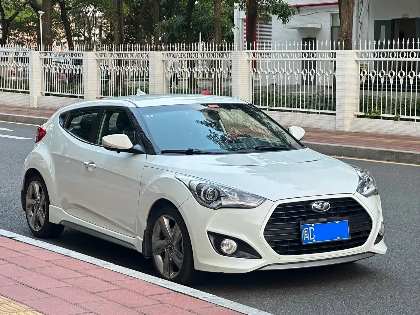 Hyundai Veloster 2012 1.6T Automatic Luxury фото 4