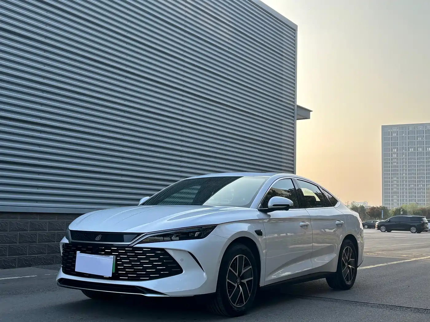 BYD Qin L 2025 DM-i Smart Drive Edition 120KM Surpassing