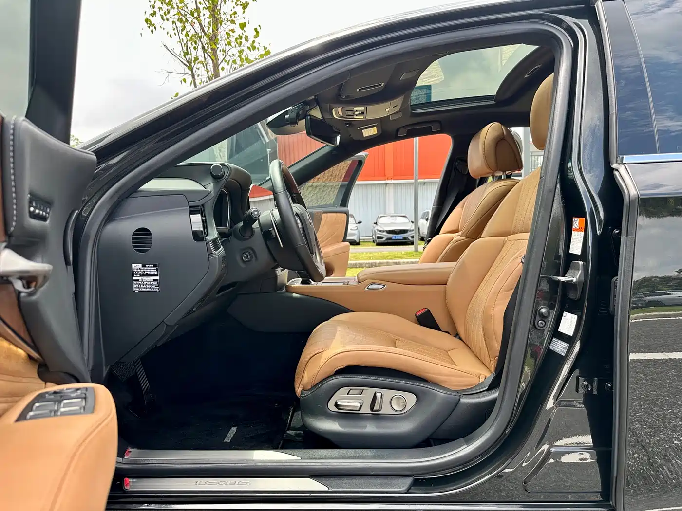 Lexus LS 2021 500h Premium Edition фото 5