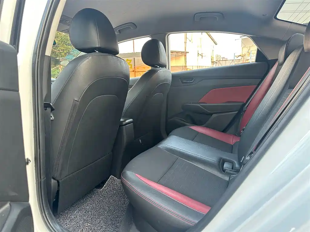 Hyundai Verna 2016 1.4L Automatic Cool Edition GLS фото 10
