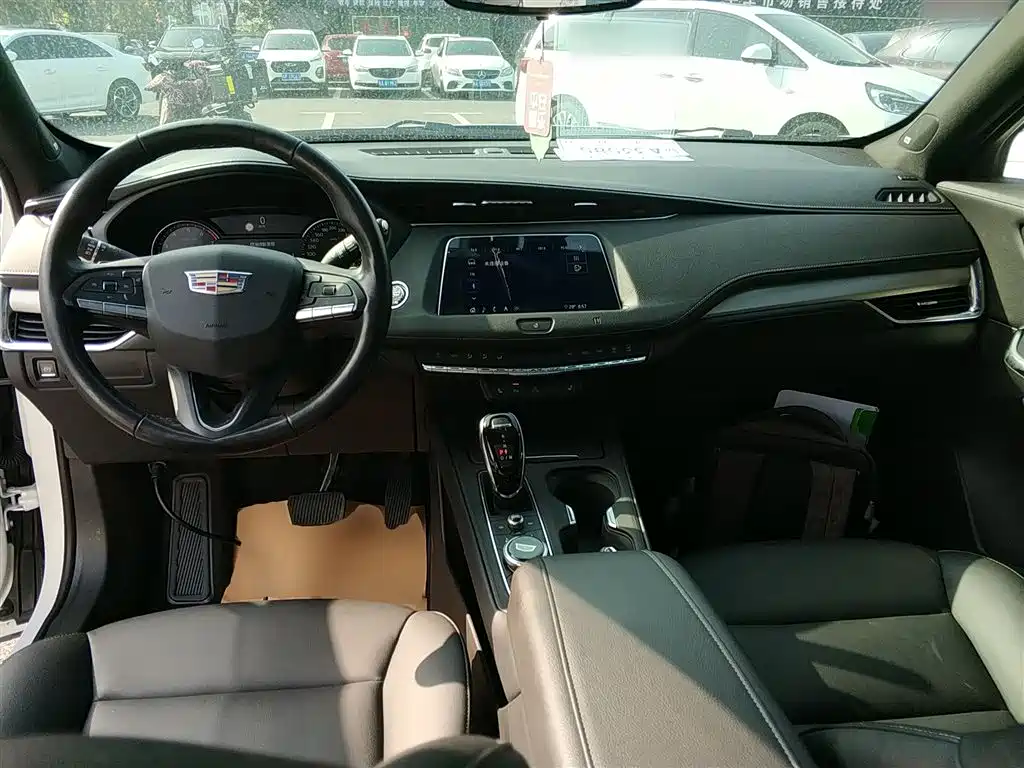 Cadillac XT4 2018 28T FWD Leading Edition фото 6