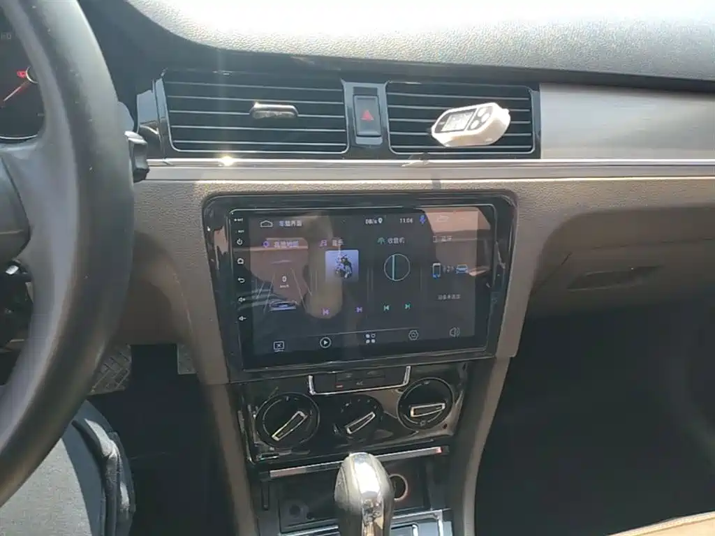 Volkswagen Bora 2014 1.6L Automatic Comfort Edition фото 13