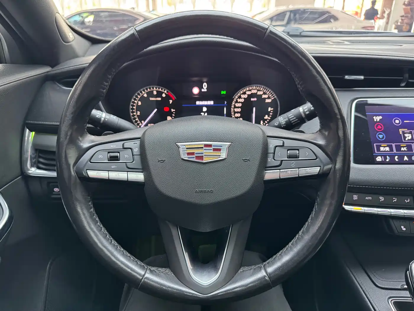 Cadillac XT4 2020 28T FWD Leading Trim фото 22