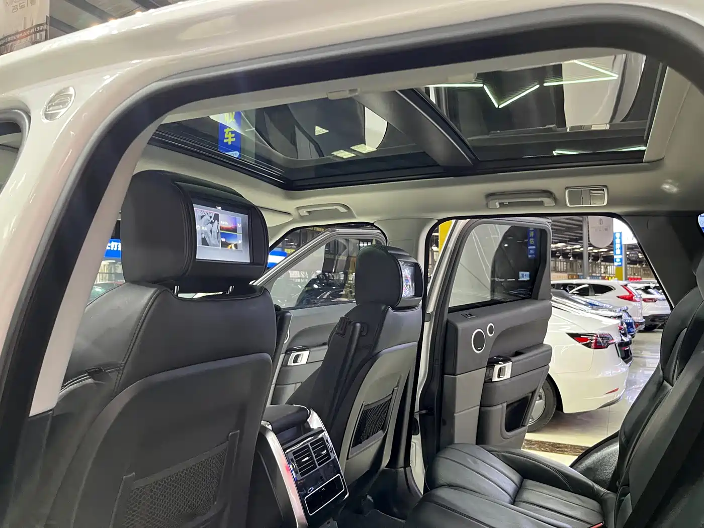 Land Rover Range Rover Sport 2017 3.0 SC V6 HSE фото 14