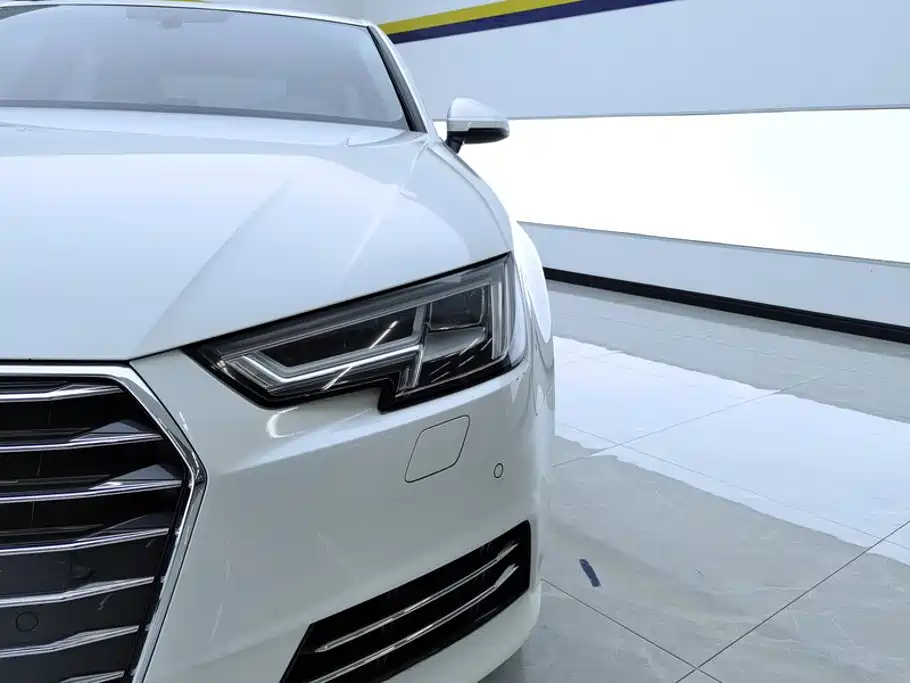 Фото 5 - Audi A4L