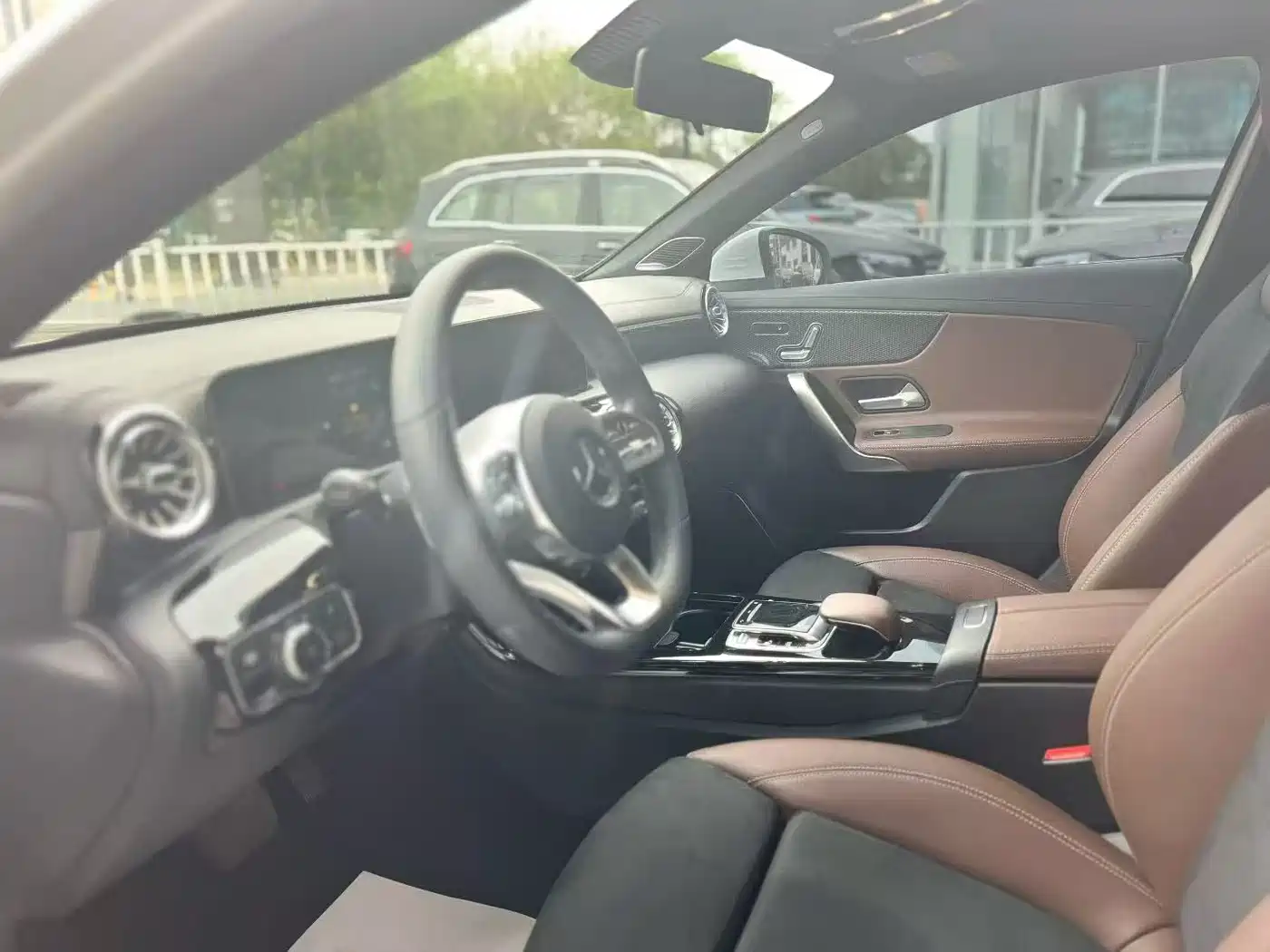 Mercedes-Benz A-Class 2019 A 200 L Sport Sedan фото 4