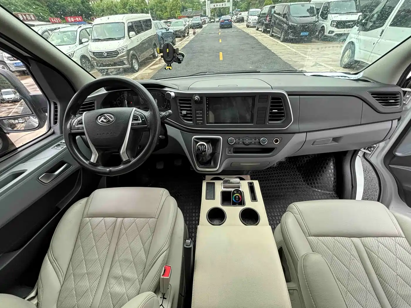 SAIC Maxus Xintu V80 2024 Model PRO Business 6MT Long Wheelbase Medium Roof 147Ps 9-seater Four-row Non-commercial фото 7