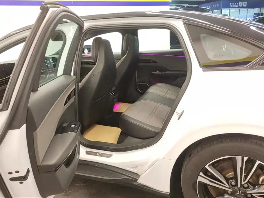 Hongqi EH7 2024 690 Pro фото 11