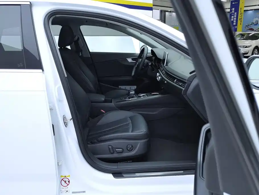 Фото 8 - Audi A4L