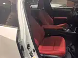 Фото 25 - Lexus UX