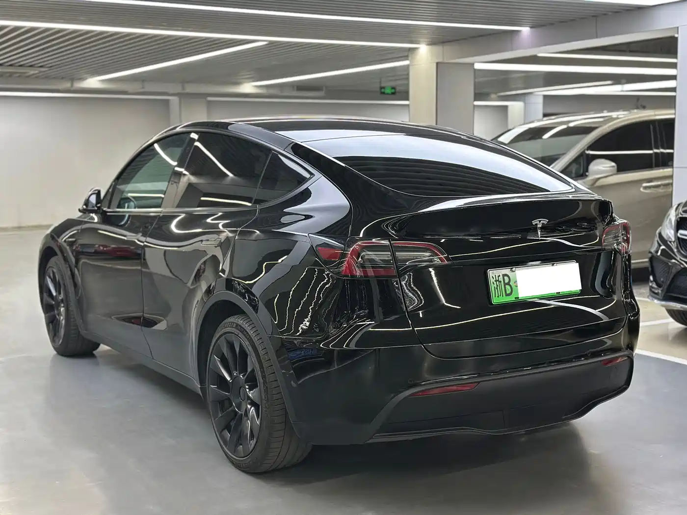 TESLA MODEL Y