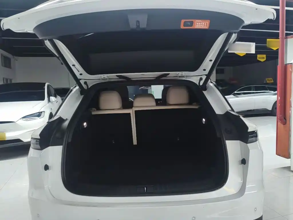Li Auto i6 2026 2025 4WD Base Model