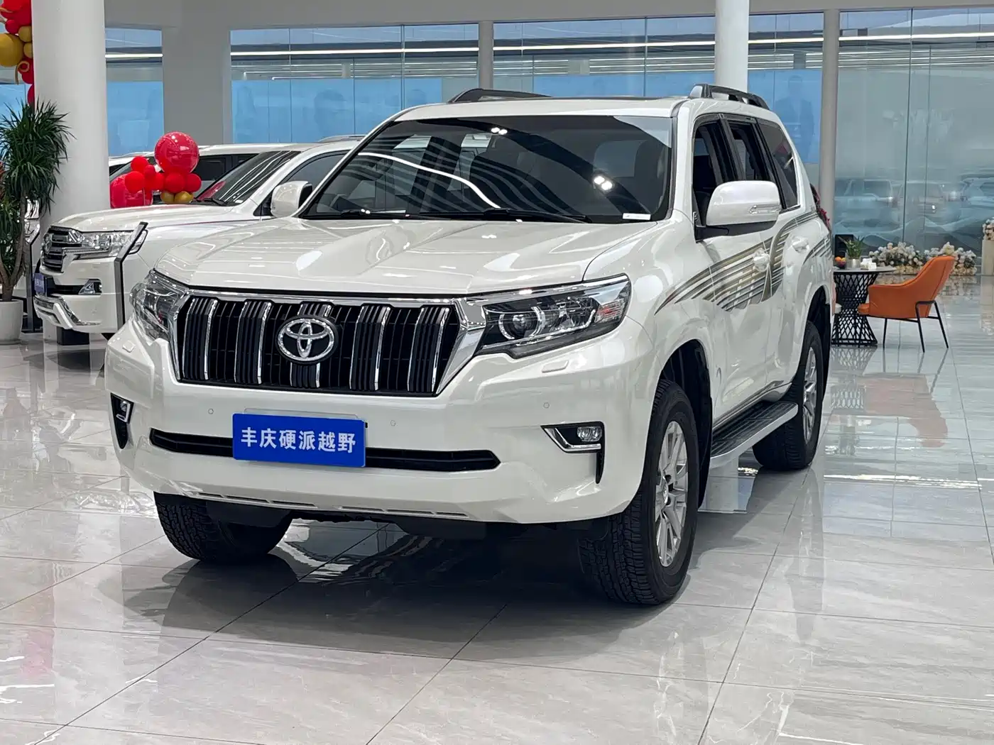 Toyota Prado 2018 3.5L Automatic TX-L NAVI Rear-mounted Spare Tire