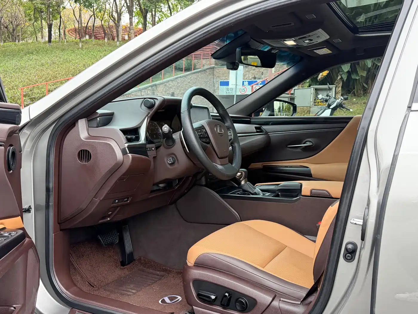Lexus ES 2021 200 Excellence Edition фото 15
