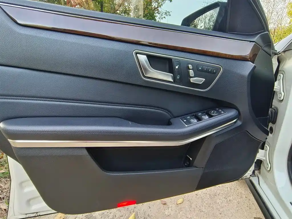 Mercedes-Benz E-Class 2015 E 200 L фото 5