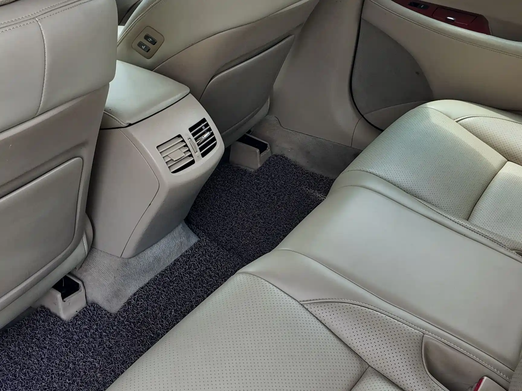 Фото 49 - Lexus ES