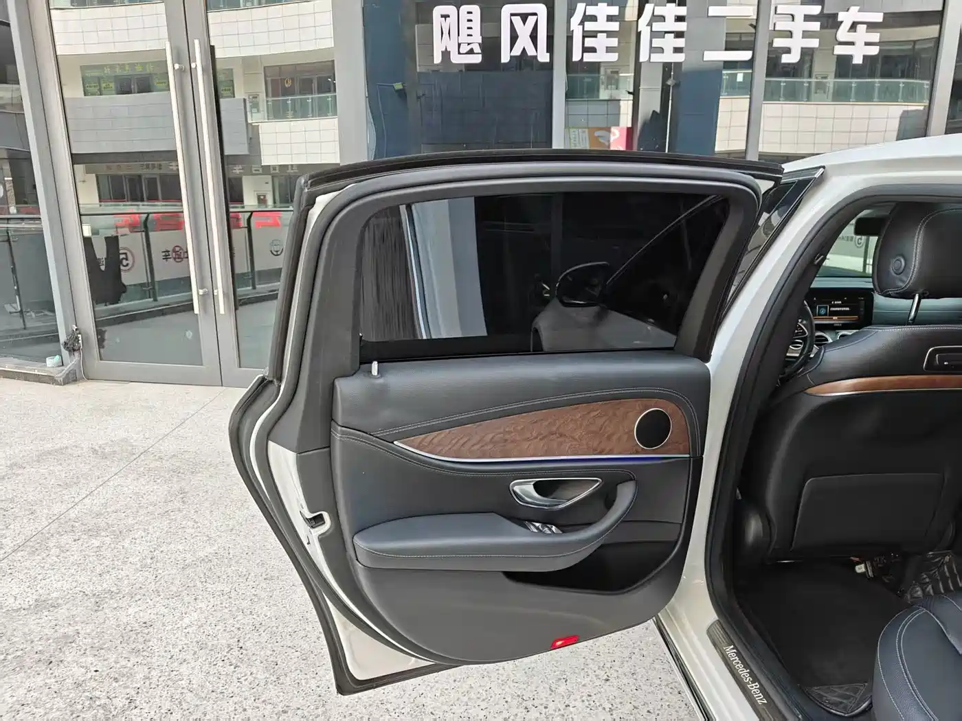 Mercedes-Benz E-Class 2019 E 300 L Fashion фото 10