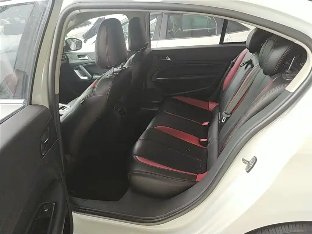 Peugeot 408 2015 Model 1.2T Automatic Luxury Edition фото 17