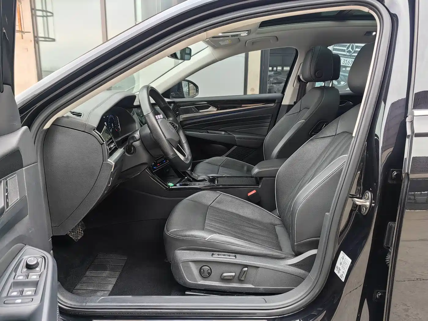 Volkswagen Passat 2022 330TSI Starlight Luxury Edition фото 5
